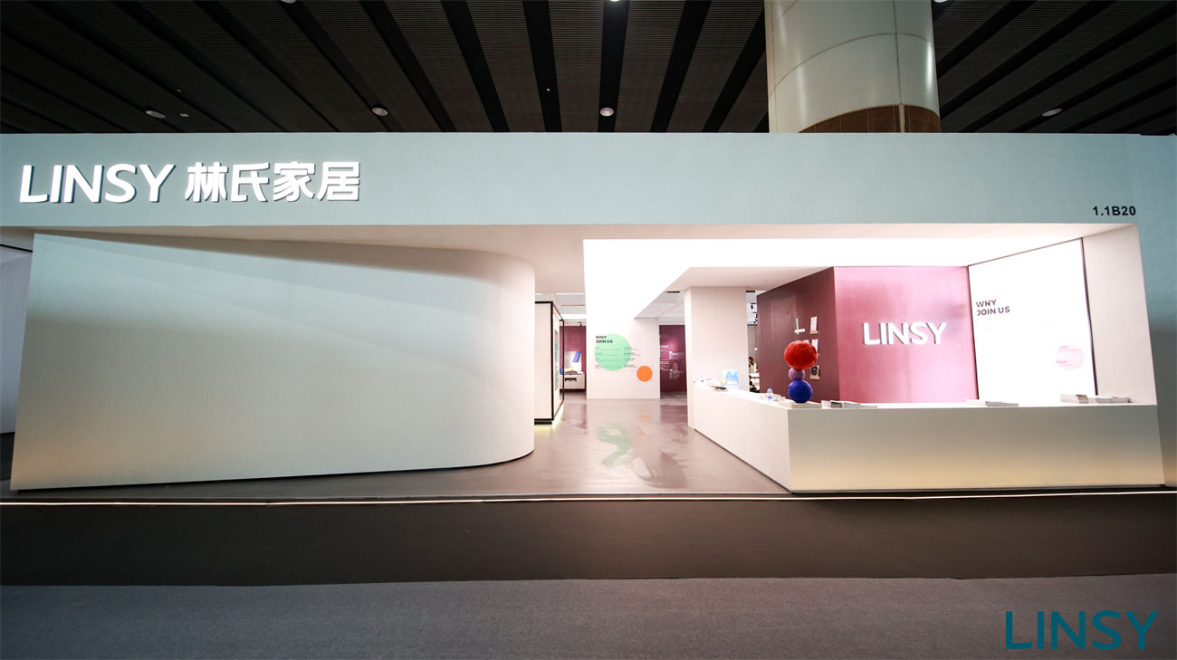 Felicita a LINSY en la Feria Internacional del Mueble de China